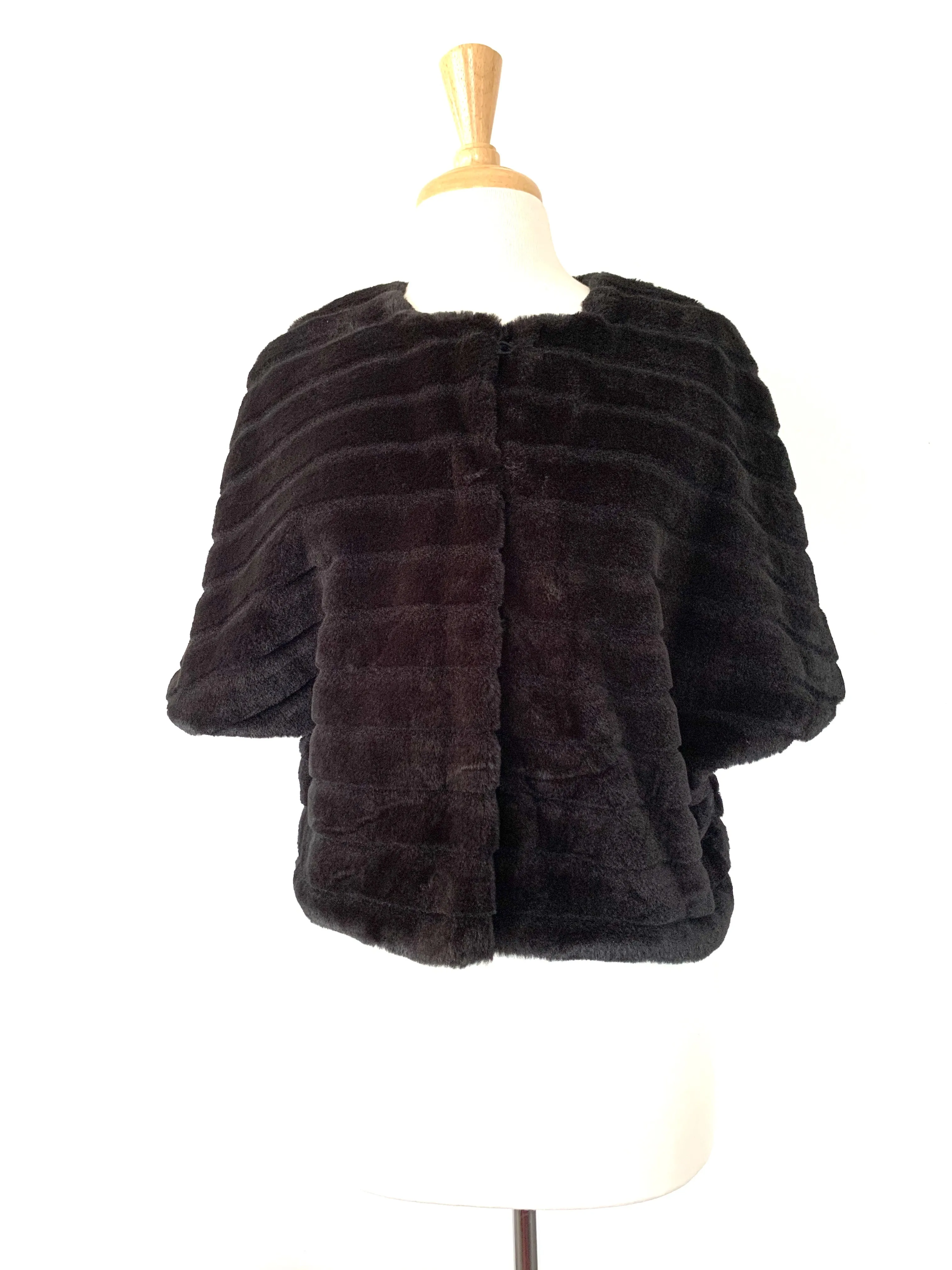 FAUX FUR CAPELET